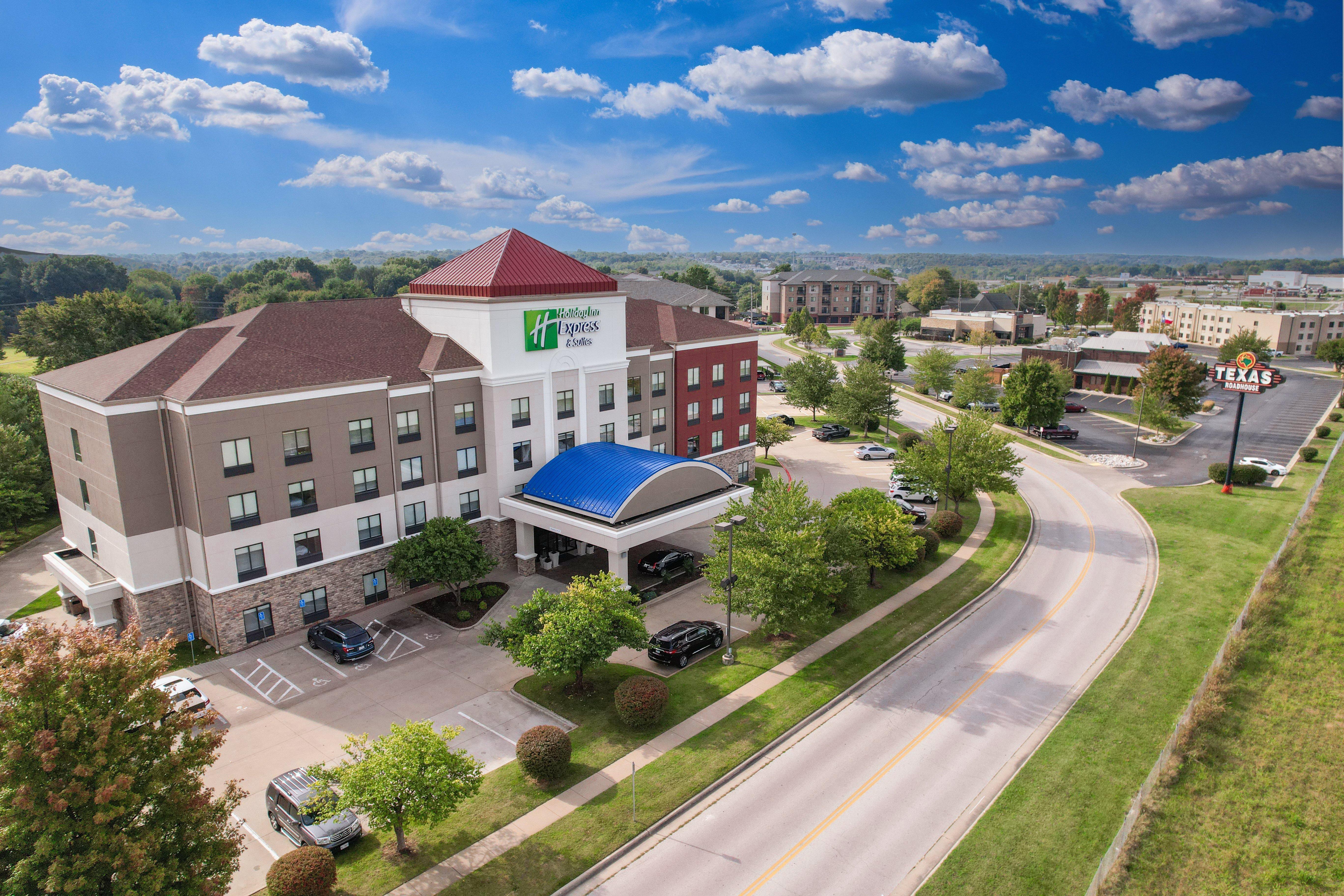 Holiday Inn Express And Suites Springfield Medical District, An Ihg Hotel Exterior photo